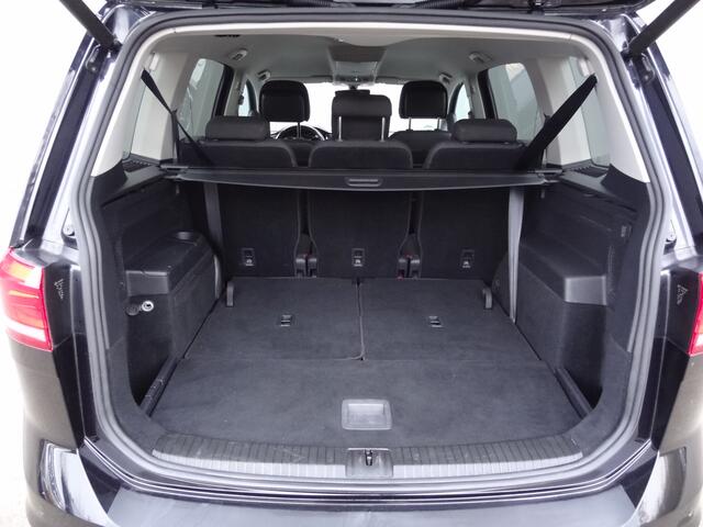 Volkswagen TOURAN 1.5 TSI Highline 7P | NAVI | KEYLESS