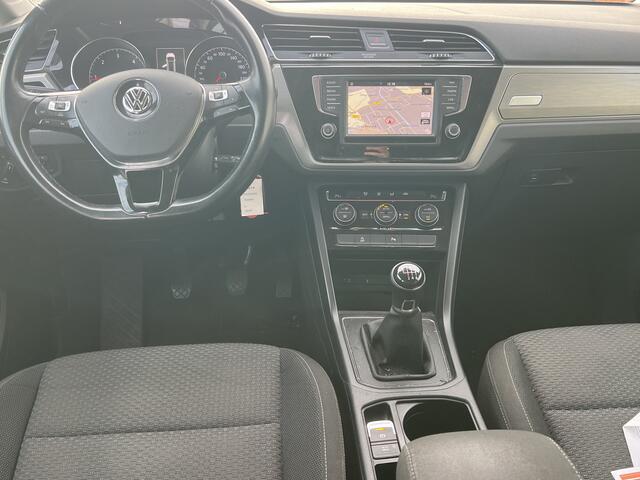 Volkswagen TOURAN 1.6 TDI SCR Highline 7p | Navigatie | Climate Control | Trekhaak | PDC |