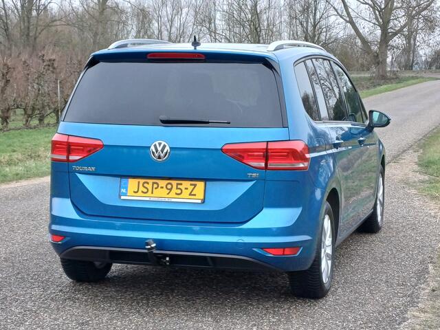 Volkswagen TOURAN 1.2 TSI Highline 7p /Camera/Trekh./Stoelverw./Clima V+A/