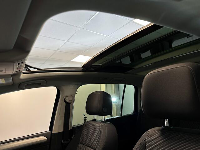 Volkswagen TOURAN 1.5 150pk TSI Highline 7p Panoramadak | Adaptive cruise control | Navigatiesysteem