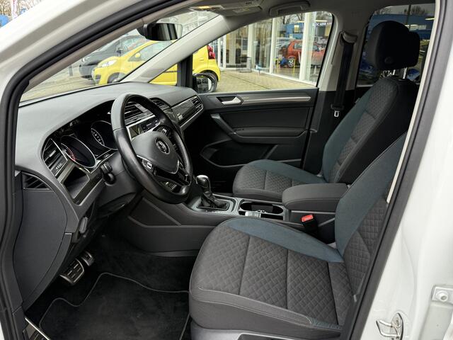 Volkswagen TOURAN 1.5 TSI Comfortline Business 7p | Automaat | Adapt. Cruise | Apple/Android | PDC v+a | Stoelverwarming | Afn. Trekhaak