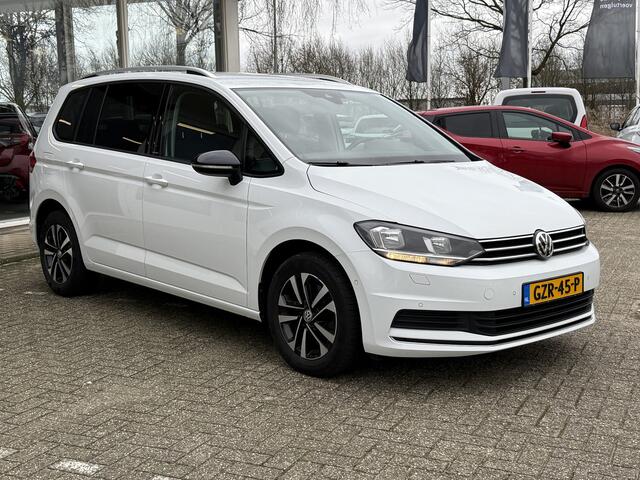 Volkswagen TOURAN 1.5 TSI Comfortline Business 7p | Automaat | Adapt. Cruise | Apple/Android | PDC v+a | Stoelverwarming | Afn. Trekhaak