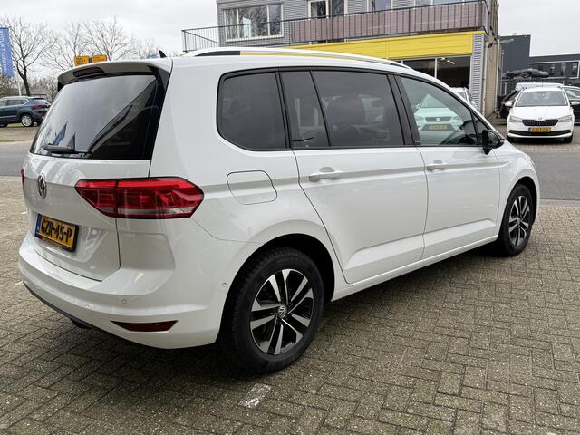 Volkswagen TOURAN 1.5 TSI Comfortline Business 7p | Automaat | Adapt. Cruise | Apple/Android | PDC v+a | Stoelverwarming | Afn. Trekhaak
