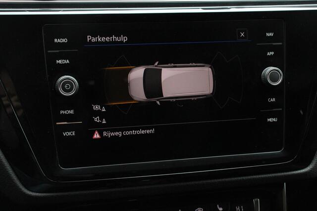 Volkswagen TOURAN 1.5 TSI DSG Highline 7p | Navigatie | Apple Carplay/Android Auto | Parkeersensoren | Adaptive Cruise Control | Stoel-en stuurverwarming | Elektrische achterklep | Getinte ramen | Climatronic