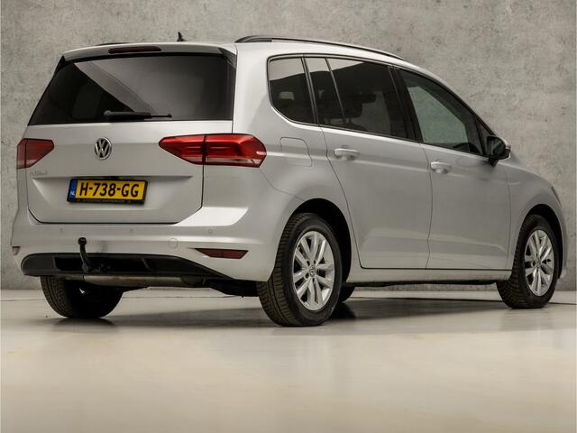 Volkswagen TOURAN 1.5 TSI Comfortline 7 Persoons 150Pk Automaat (APPLE CARPLAY, GROOT NAVI, CAMERA, TREKHAAK, ADAPTIVE CRUISE, SPORTSTOELEN, GETINT GLAS, PARKEERSENSOREN, NIEUWSTAAT)