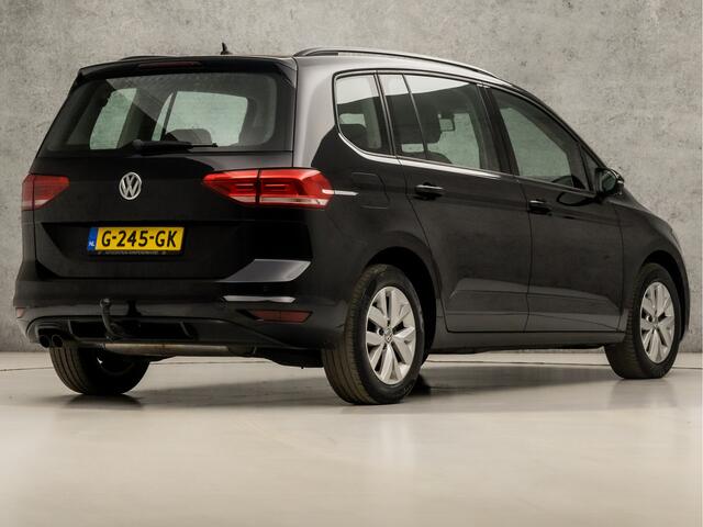 Volkswagen TOURAN 1.4 TSI Highline 7 Persoons 150Pk Automaat (APPLE CARPLAY, GROOT NAVI, CLIMATE, STOELVERWARMING, SPORTSTOELEN, PARKEERSENSOREN, ADAPTIVE CRUISE, TREKHAAK, NIEUWSTAAT)