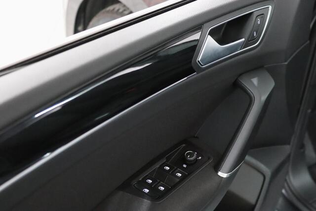 Volkswagen TOURAN 1.8 TSI Highline 7-Persoons, LED, Massage stoelen, ACC,