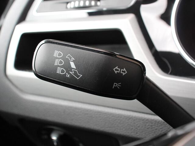 Volkswagen TOURAN 1.5 TSI 150pk DSG Comfortline Plus 7p | Navigatie | Apple Carplay/Android Auto | Wegklapbare trekhaak | Parkeersensoren | Adaptive Cruise Control | Stoelverwarming | Getinte ramen | Climate Control