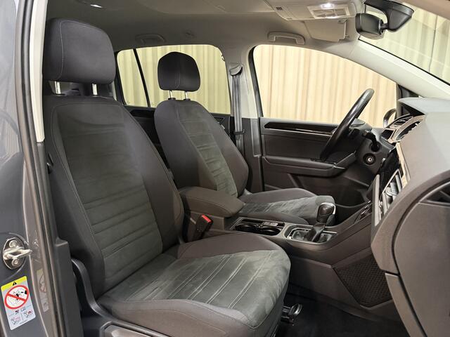 Volkswagen TOURAN 1.5 TSI Comfortline Business 7p Uitklapbare Trekhaak / Camera / LED / Adapt. Cruise / Stoelverwarming / Navigatie / PDC V&A / 17'' LMV