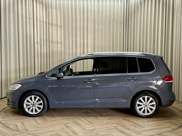 Volkswagen TOURAN 1.5 TSI Comfortline Business 7p Uitklapbare Trekhaak / Camera / LED / Adapt. Cruise / Stoelverwarming / Navigatie / PDC V&A / 17'' LMV