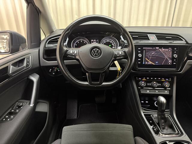 Volkswagen TOURAN 1.5 TSI Comfortline Business 7p Uitklapbare Trekhaak / Camera / LED / Adapt. Cruise / Stoelverwarming / Navigatie / PDC V&A / 17'' LMV