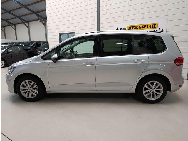 Volkswagen TOURAN 1.4 TSI Connected Series Pdc | Lmv | Panoramadak | Trekhaak | Keyless