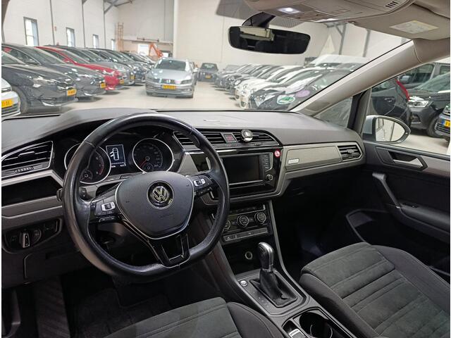 Volkswagen TOURAN 1.4 TSI Connected Series Pdc | Lmv | Panoramadak | Trekhaak | Keyless