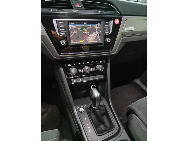 Volkswagen TOURAN 1.4 TSI Connected Series Pdc | Lmv | Panoramadak | Trekhaak | Keyless