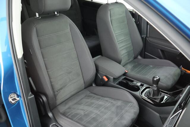 Volkswagen TOURAN 1.2 TSI 110pk R-Line Highline 7Pers. Trekhaak Led Panoramadak Navigatie