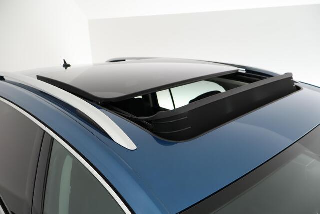 Volkswagen TOURAN 1.2 TSI 110pk R-Line Highline 7Pers. Trekhaak Led Panoramadak Navigatie