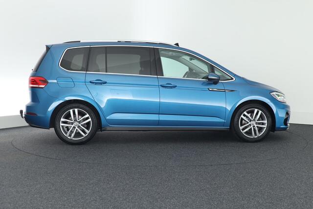 Volkswagen TOURAN 1.2 TSI 110pk R-Line Highline 7Pers. Trekhaak Led Panoramadak Navigatie