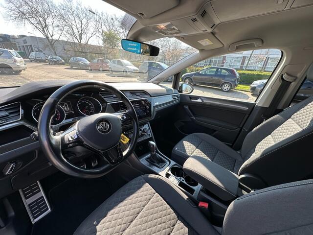Volkswagen TOURAN 1.4 TSI Highline Edition R 7 persoons R-line LED Camera Trekhaak