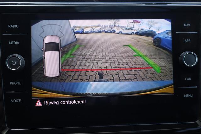 Volkswagen TOURAN 1.4 TSI Highline Business R Navigatie, Climate control, Panoramadak, Schuif- kanteldak, Apple Carplay, Stoelverwarming, Trekhaak