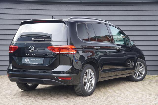 Volkswagen TOURAN 1.5 TSI Comfortline - VIRT. COCKPIT - 7 PERSOONS - CARPLAY - KEYLESS - FULL LED -