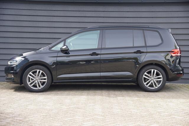 Volkswagen TOURAN 1.5 TSI Comfortline - VIRT. COCKPIT - 7 PERSOONS - CARPLAY - KEYLESS - FULL LED -