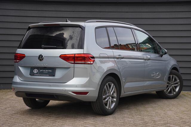Volkswagen TOURAN 1.5 TSI Comfortline - VIRT. COCKPIT - 7 PERSOONS - CARPLAY - KEYLESS - FULL LED -