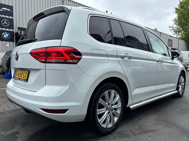 Volkswagen TOURAN 1.5 TSI Highline Business R / 7 PERSOONS / 144 DKM