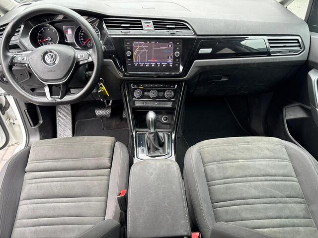 Volkswagen TOURAN 1.5 TSI Highline Business R / 7 PERSOONS / 144 DKM