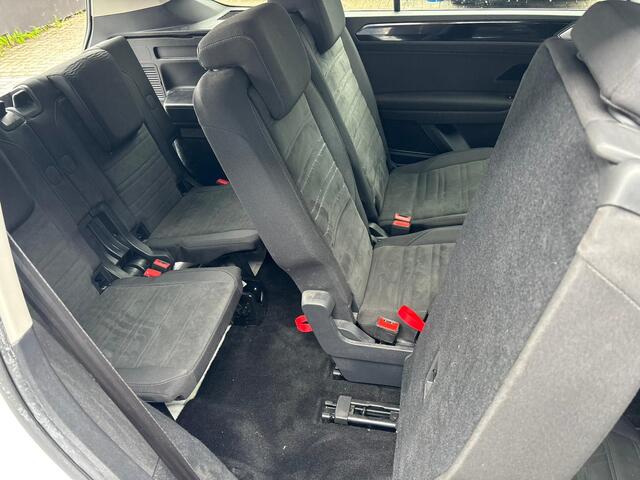 Volkswagen TOURAN 1.5 TSI Highline Business R / 7 PERSOONS / 144 DKM