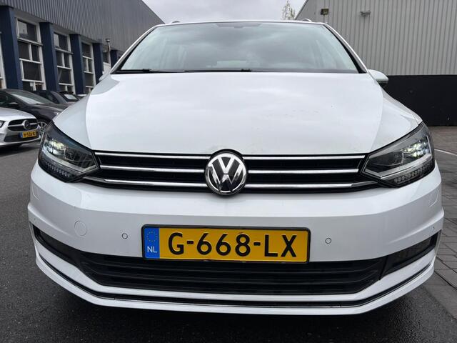 Volkswagen TOURAN 1.5 TSI Highline Business R / 7 PERSOONS / 144 DKM