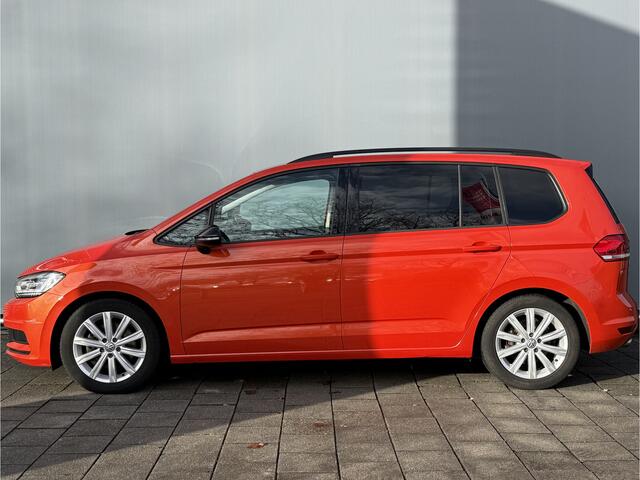 Volkswagen TOURAN BWJ 2017 | 1.8 TSI 180PK Highline Bus R AUTOMAAT | TREKHAAK | AGR | CLIMA | NAVI | CAMERA | CRUISE | STOELVERW | PDC | LICHTMETAAL