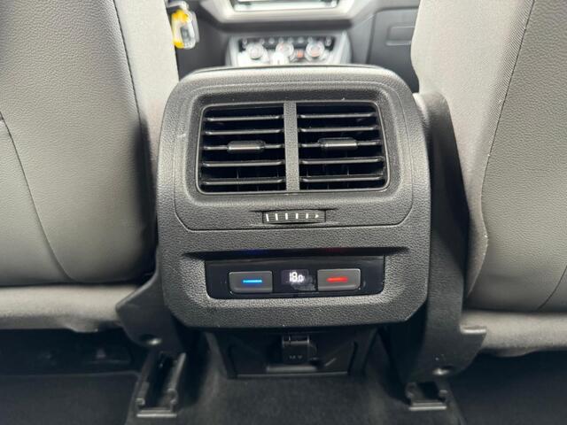 Volkswagen TOURAN 1.5 TSI 150pk DSG R-Line Black Style 7p. | ACC | Elk Trekhaak