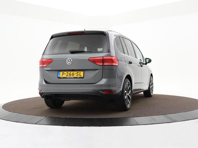 Volkswagen TOURAN 1.4 TSI 150pk DSG Highline 7p · Camera · Wegklapbare Trekhaak · Apple/Android Car Play · Navigatie · 17'' Inch ·