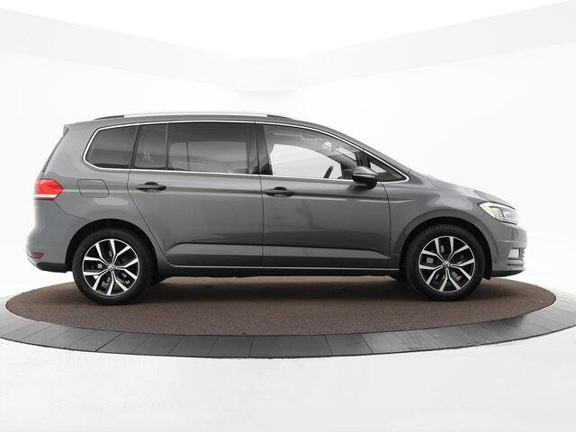 Volkswagen TOURAN 1.4 TSI 150pk DSG Highline 7p · Camera · Wegklapbare Trekhaak · Apple/Android Car Play · Navigatie · 17'' Inch ·