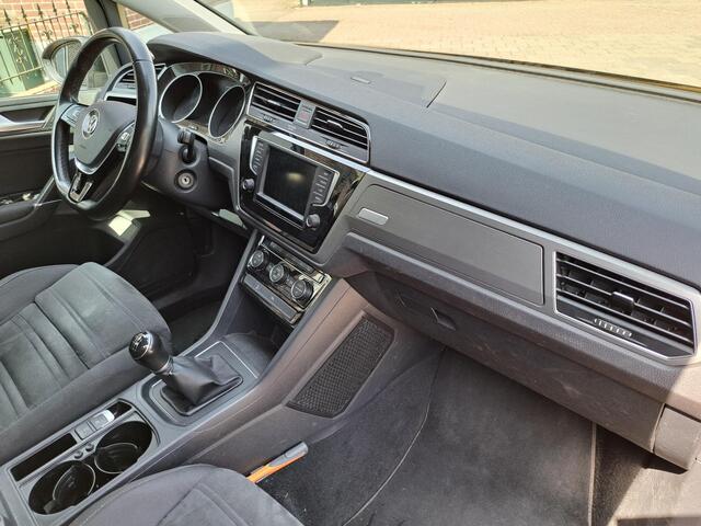 Volkswagen TOURAN 1.4 TSI Connected Series 7p/Trekhaak/Navi/AUR-cam/Ergo-stoel