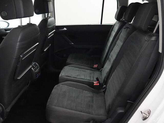 Volkswagen TOURAN 1.5 TSI Highline Business R 7p | Trekhaak | Camera | ACC | Carplay!