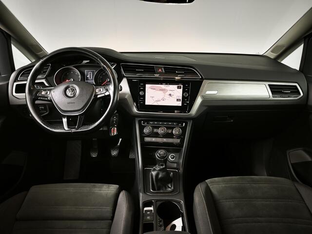 Volkswagen TOURAN 1.4 TSI Highline Business R 7p | Trekhaak | Parkeersensoren V+A | Stoelverwarming | Apple CarPlay / Android Auto |