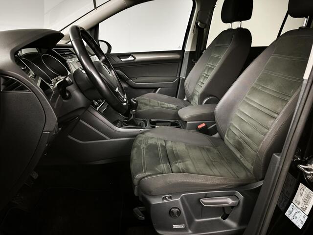 Volkswagen TOURAN 1.4 TSI Highline Business R 7p | Trekhaak | Parkeersensoren V+A | Stoelverwarming | Apple CarPlay / Android Auto |