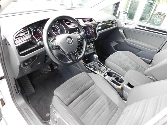 Volkswagen TOURAN 1.4TSI 150PK 7P! R-LINE!! All-in Prijs! Trekhaak!