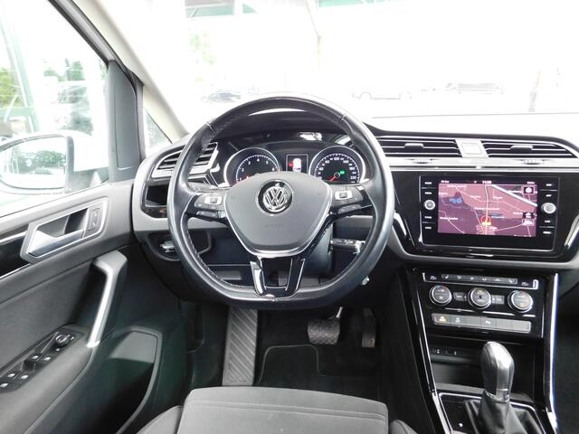 Volkswagen TOURAN 1.4TSI 150PK 7P! R-LINE!! All-in Prijs! Trekhaak!