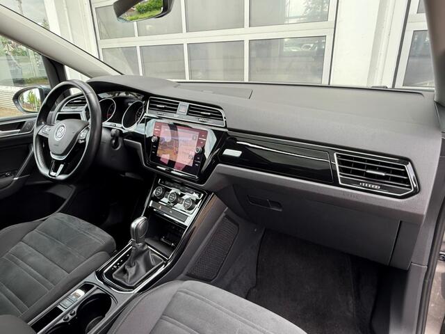 Volkswagen TOURAN 1.8 TSI 180PK Highline 7-Pers Aut. Navi Camera Pano Trekhaak