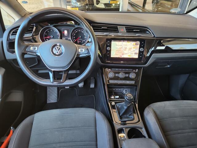 Volkswagen TOURAN 1.5 TSI Highline, 1e eigenaar, dealeronderhouden, Trekhaak, Navi, Camera, Android/Apple