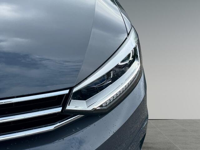 Volkswagen TOURAN 1.5 150pk TSI Highline 7p Rijstrookwisselassistent 'Side Assist' | Panoramaschuif-kanteldak | 'Easy Open & Close' Pakket
