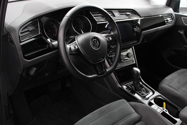 Volkswagen TOURAN 1.5 TSI DSG Highline 7p Navigatie Apple Carplay/Android Auto Parkeersensoren Adaptieve Cruise Control Stoel-en stuurverwarming Elektrische achterklep Getinte ramen Climatronic
