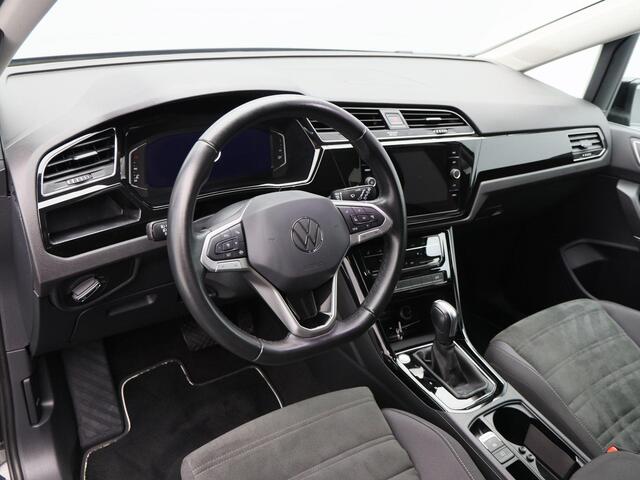 Volkswagen TOURAN 1.5 TSi 150Pk Highline 7p | Stoelverwarming | Adaptive Cruise | Camera | Climatronic | Navigatie | Carplay | 17 Inch | 30.754 Km !!