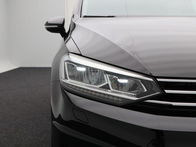 Volkswagen TOURAN 1.5 TSi 150Pk Highline 7p | Stoelverwarming | Adaptive Cruise | Camera | Climatronic | Navigatie | Carplay | 17 Inch | 30.754 Km !!