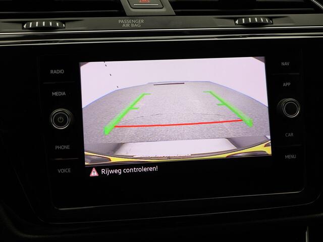 Volkswagen TOURAN 1.5 TSi 150Pk Highline 7p | Stoelverwarming | Adaptive Cruise | Camera | Climatronic | Navigatie | Carplay | 17 Inch | 30.754 Km !!