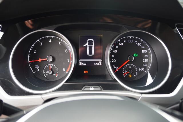 Volkswagen TOURAN 1.5 TSI Highline - 7 PERS - TREKHAAK - ADAPT. CRUISE - AUTOMAAT -
