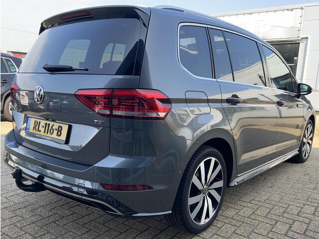 Volkswagen TOURAN 1.4 TSI Highline Business R 7p 150PK | BOMVOL | AUTOMAAT | R-Line | 7 Persoons | NL AUTO | PANO | Trekhaak | Achteruitrijcamera | Elektrische Achterklep | Dodehoek Detectie | Argo | Stoelverwarming | Carplay | Navigatie | DAB+ |