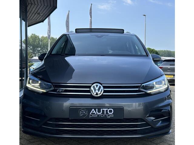 Volkswagen TOURAN 1.4 TSI Highline Business R 7p 150PK | BOMVOL | AUTOMAAT | R-Line | 7 Persoons | NL AUTO | PANO | Trekhaak | Achteruitrijcamera | Elektrische Achterklep | Dodehoek Detectie | Argo | Stoelverwarming | Carplay | Navigatie | DAB+ |